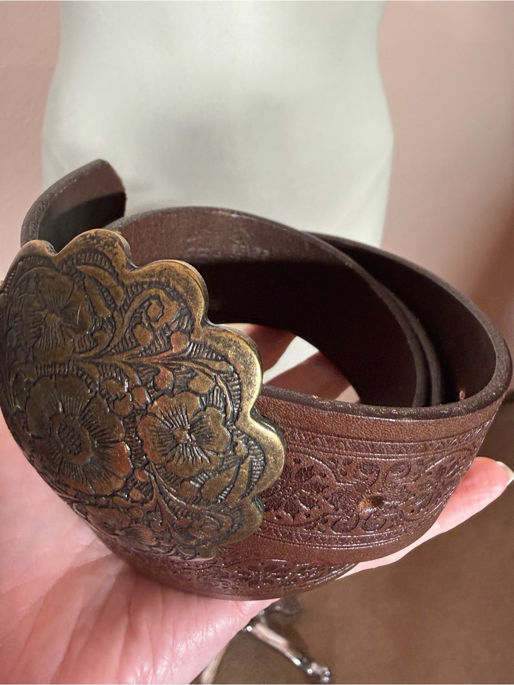 Garnet hill southwestern tooled leather oversized brass flower buckle belt - Picture 10 of 16